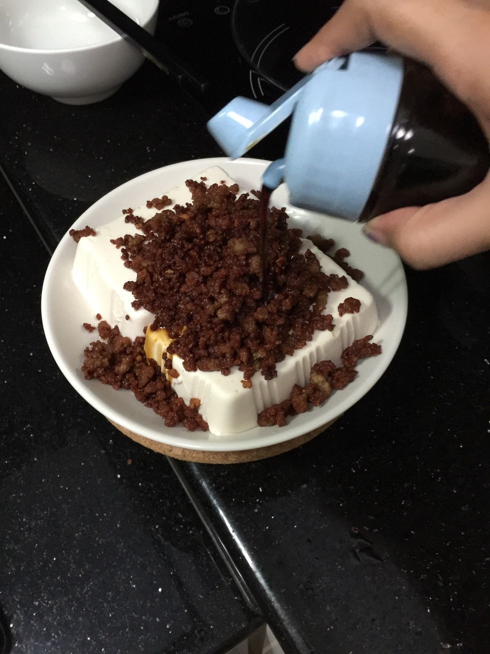 Place the crispy minced meat on top (discard the extra oil) and drizzle soy sauce. I am using premium soy sauce which is less salty.