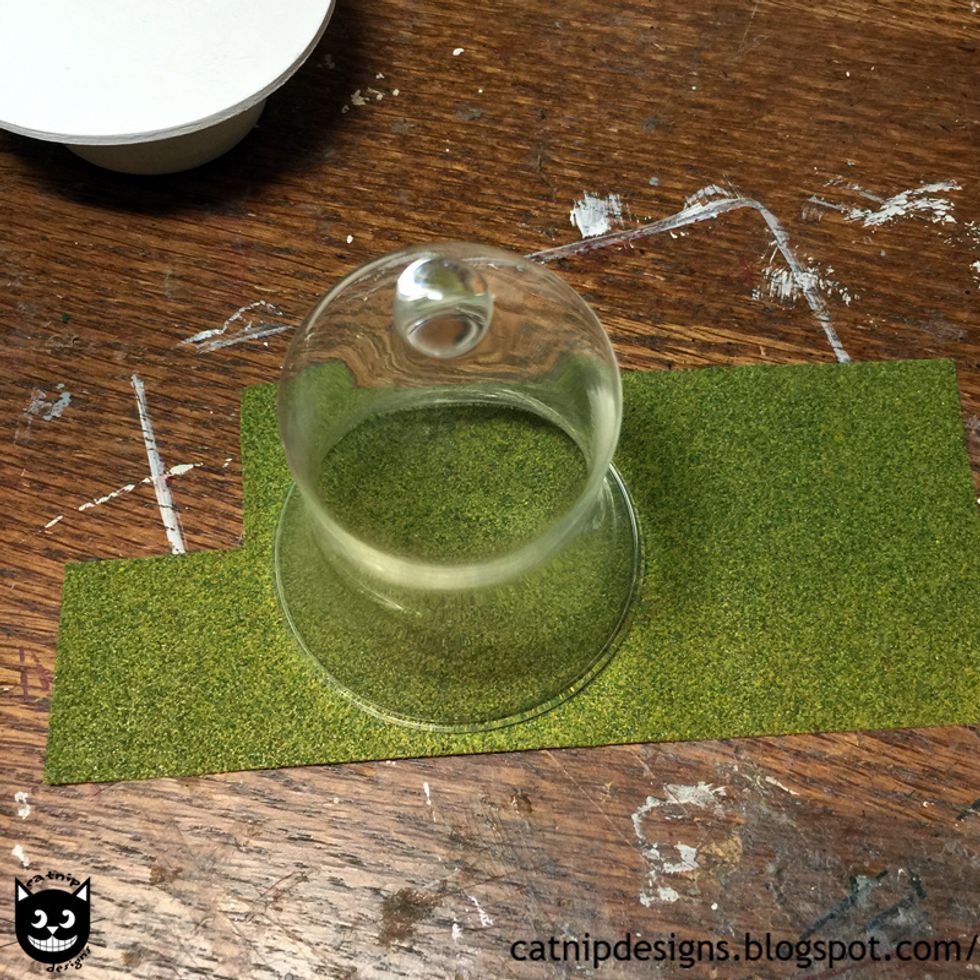 Place the dome on a piece of Diorama ReadyGrass - Green. Trace around it with a pen.