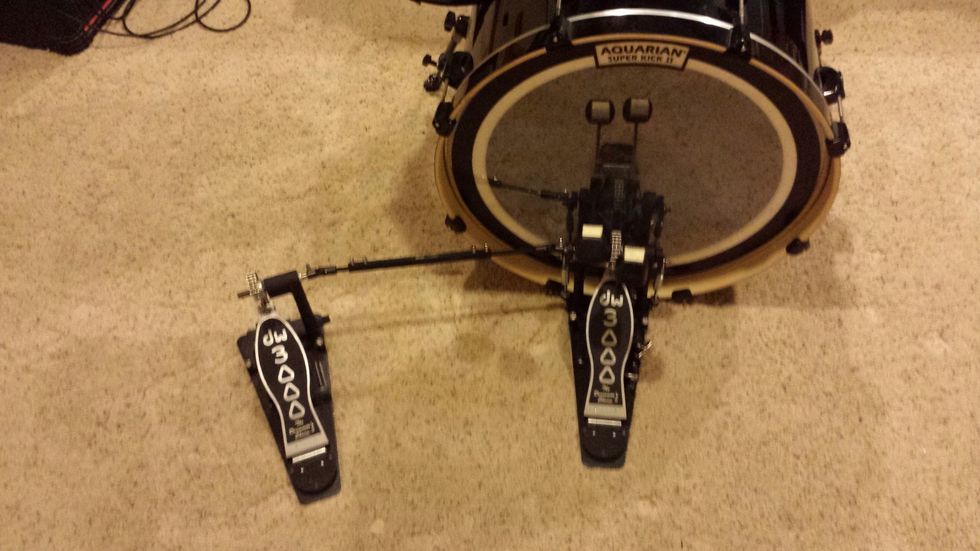 Place the double pedal system with the right pedal clamp tightened to the rim of the bass drum, and the left pedal placed comfortably the left of the bass drum.