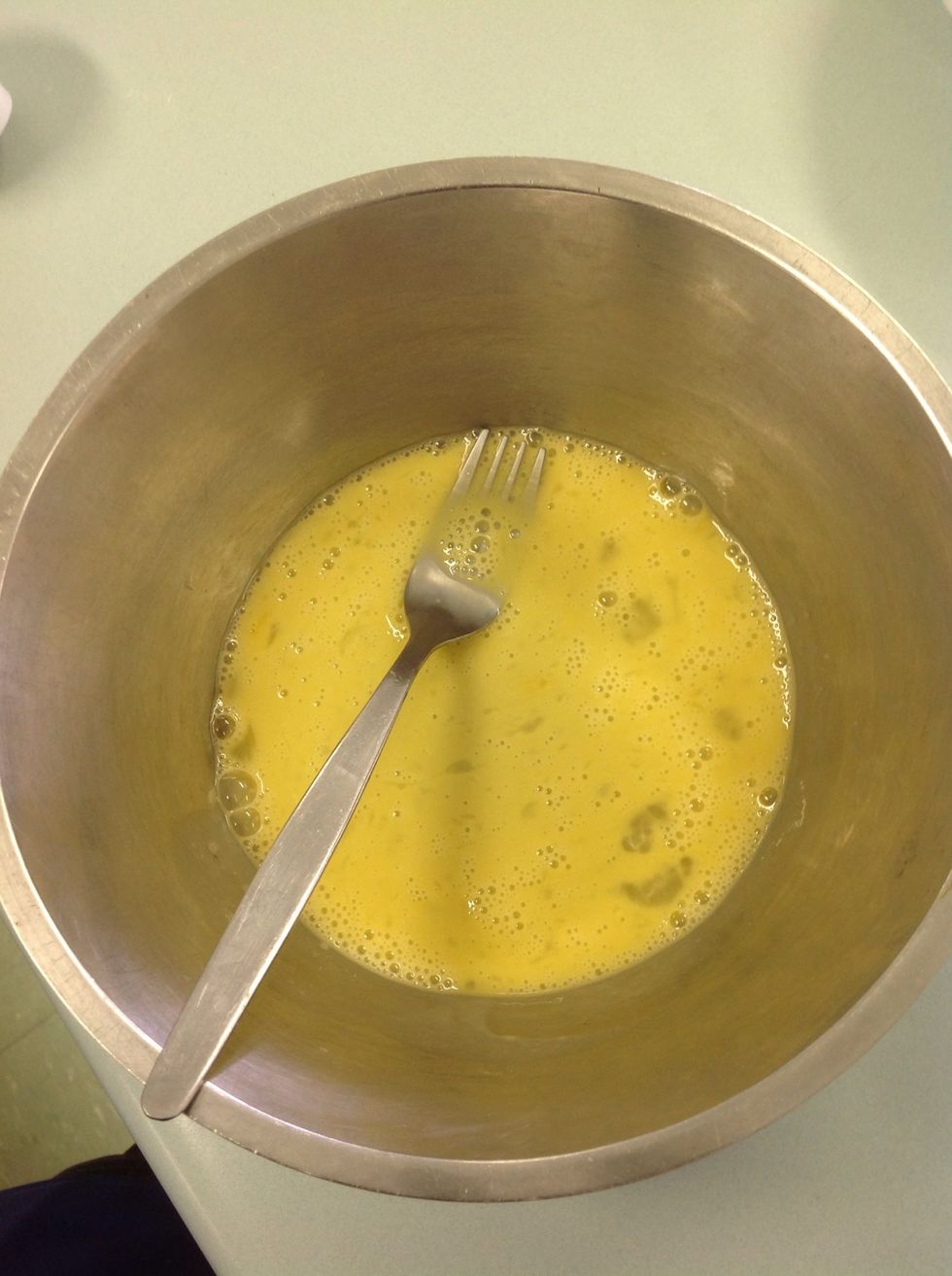 Place the egg in a bowl and whisk.