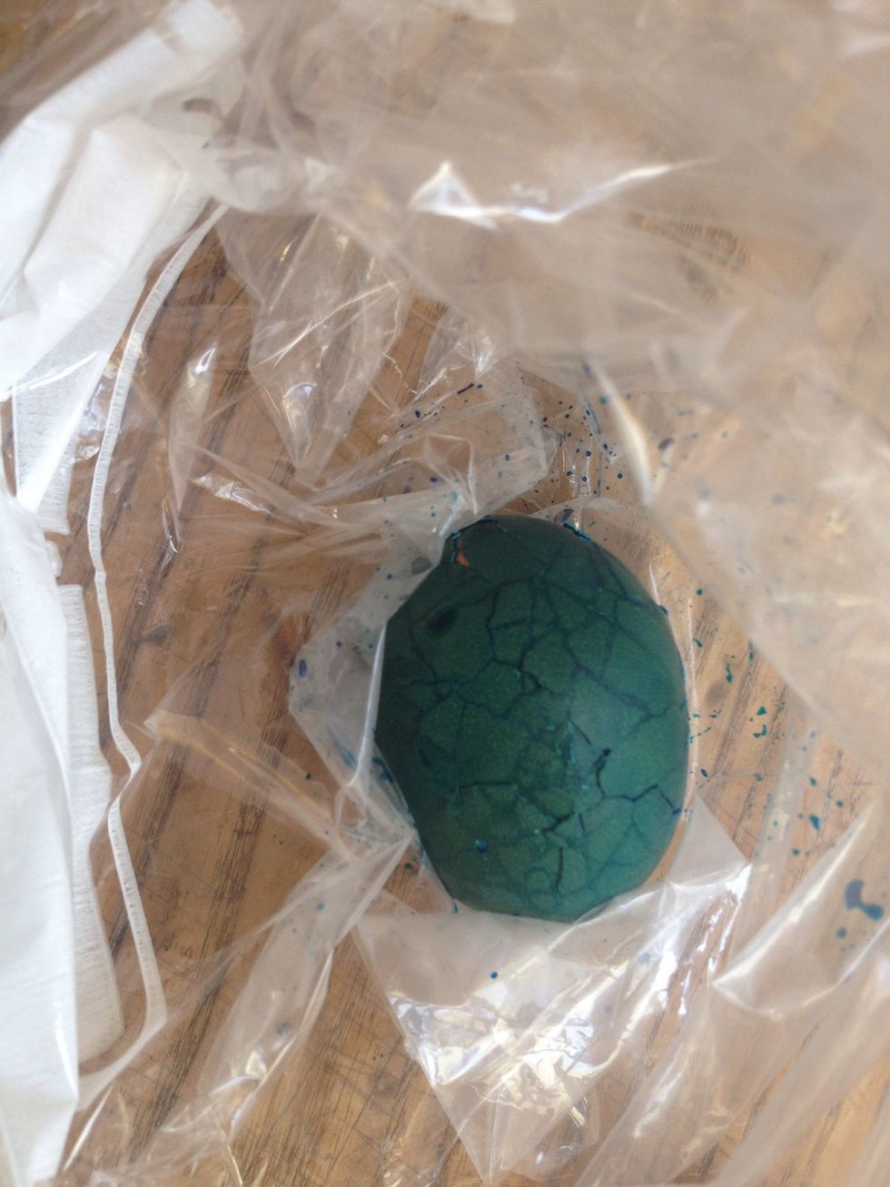 Place the egg in the bag and coat well with the food coloring.