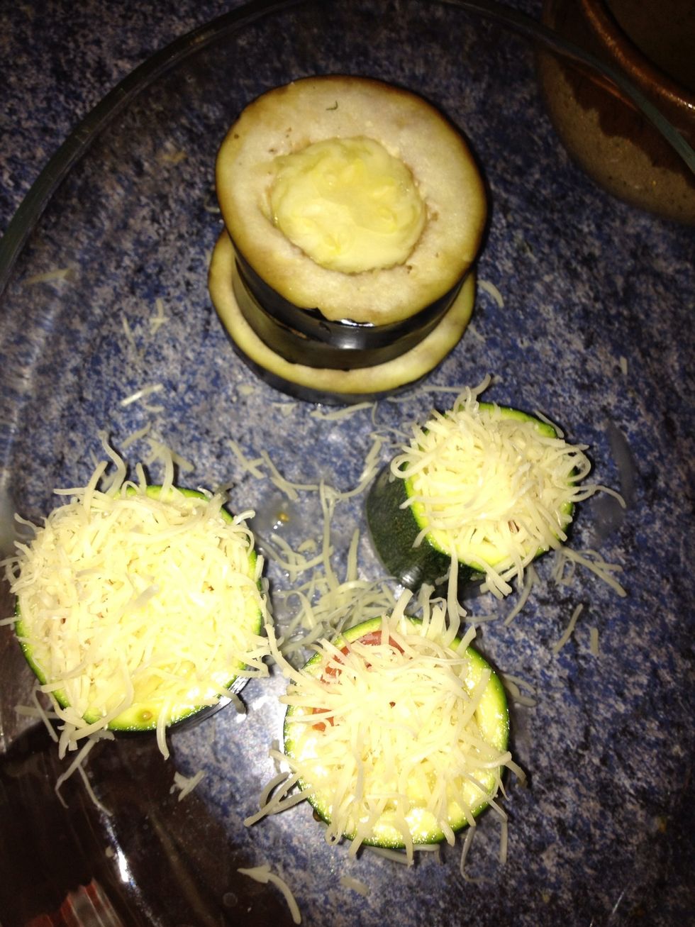Place the grated cheese on top and pop in to the oven on 180\u00b0 for 25-30 mins