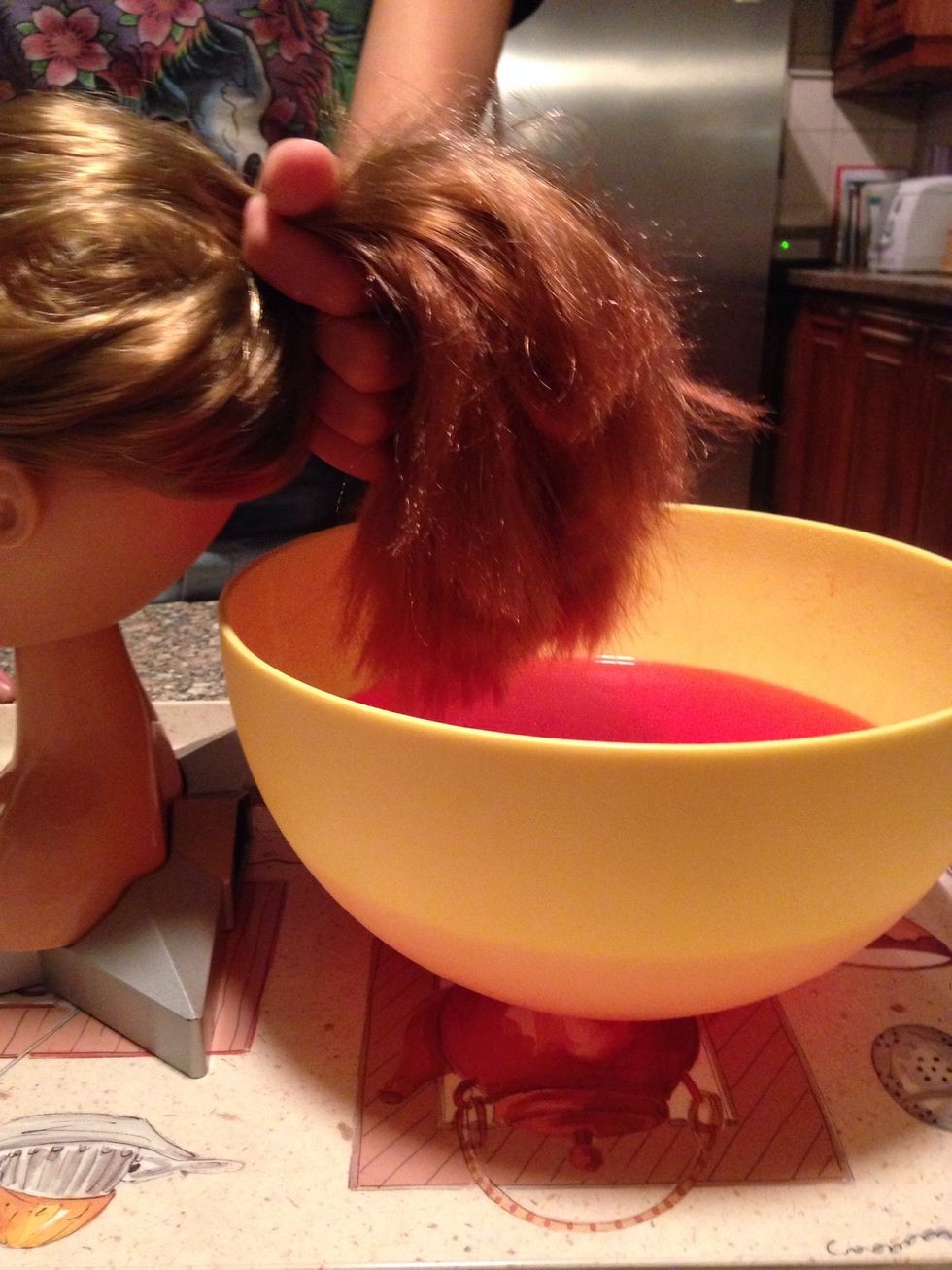 Place the hair over the bowl