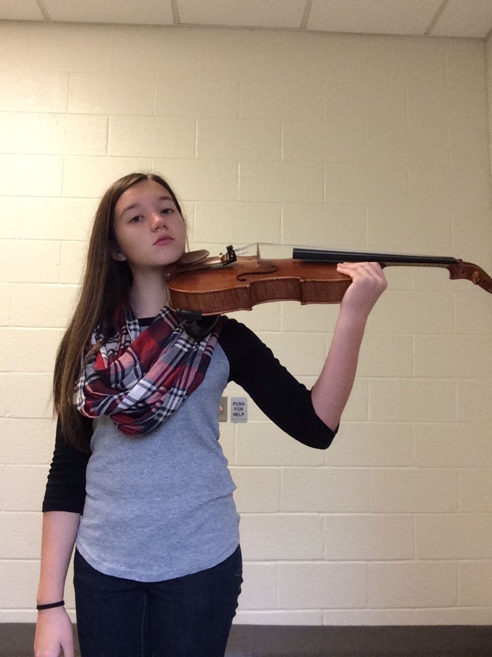 Place the instrument on your shoulder.