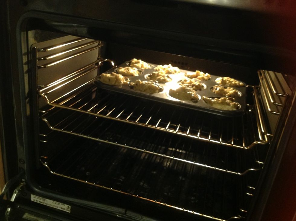 Place the muffin tray into the oven for 20 minutes.