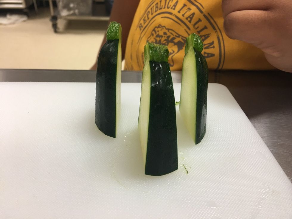 Place the outer two sides to the side and use the middle piece to carve the head of the swan.