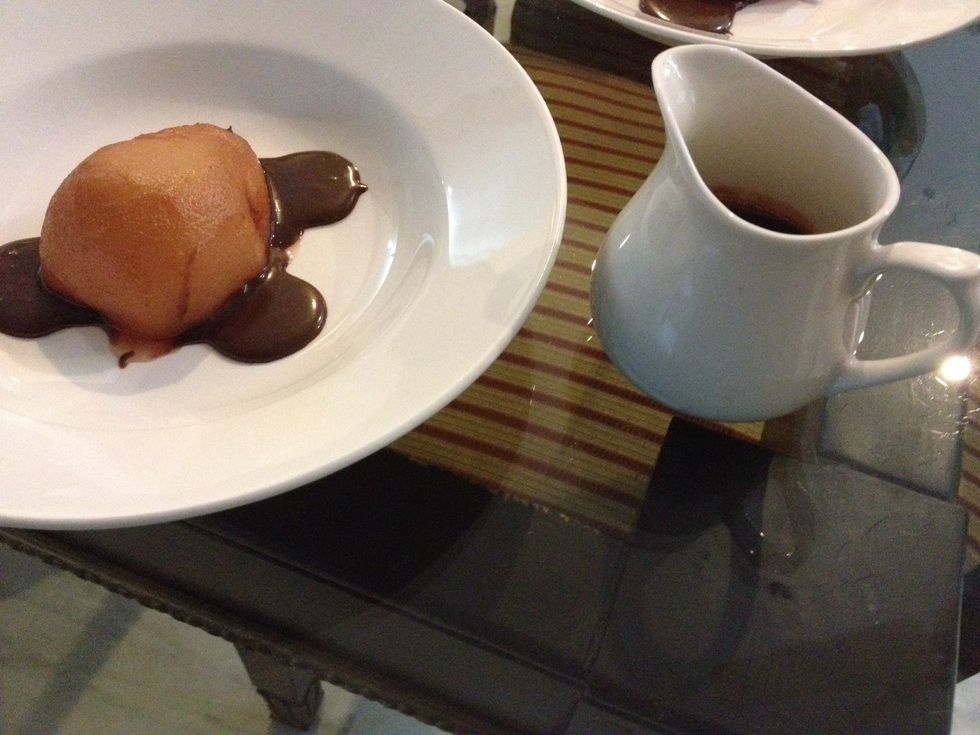 Place the pears on a plate. Pipe some ganache around them. It melted cause the pears were very hot.