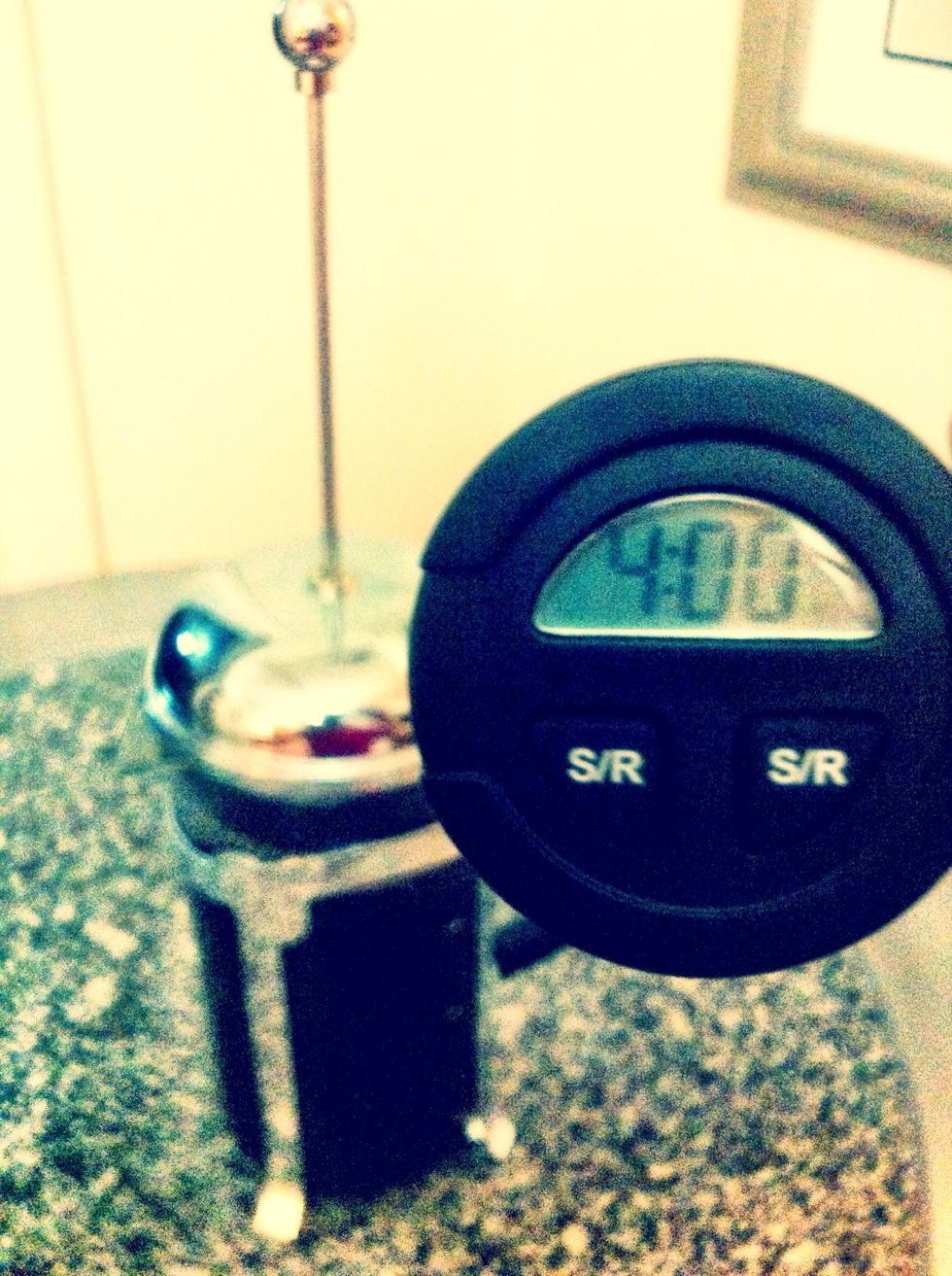 Place the plunger unit on top of the pot and set your timer for 4 minutes!