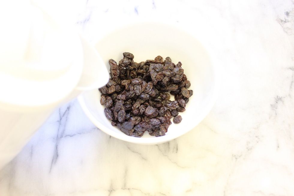 Place the raisins in a small bowl.