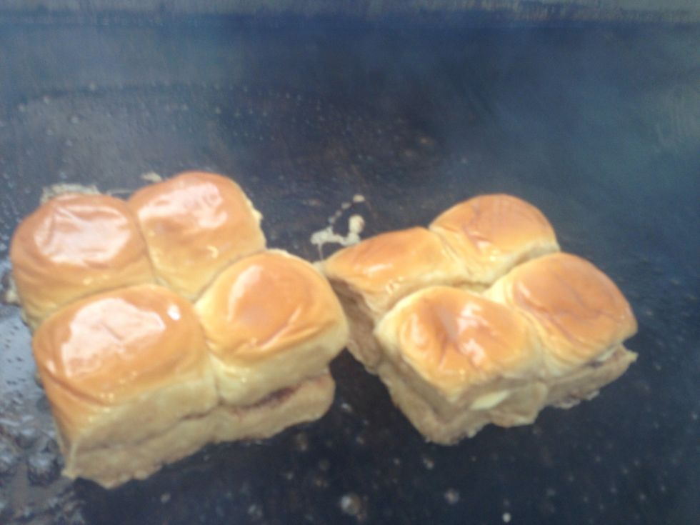 Place the roll in it and cook it for 1-2 minute.  Do the same step on the other side.