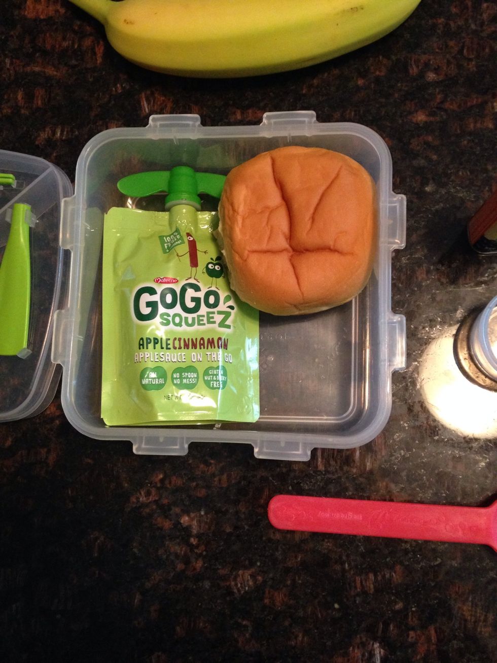 Place the sandwich next to the gogo squeez