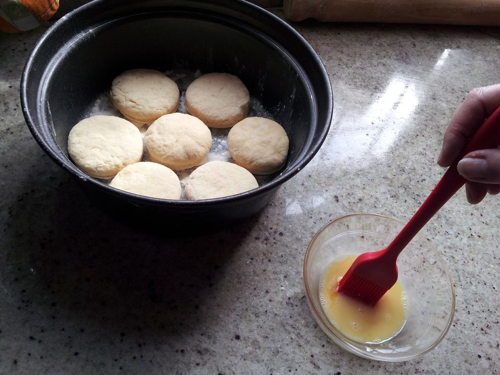 Place the scones on a floured baking tray