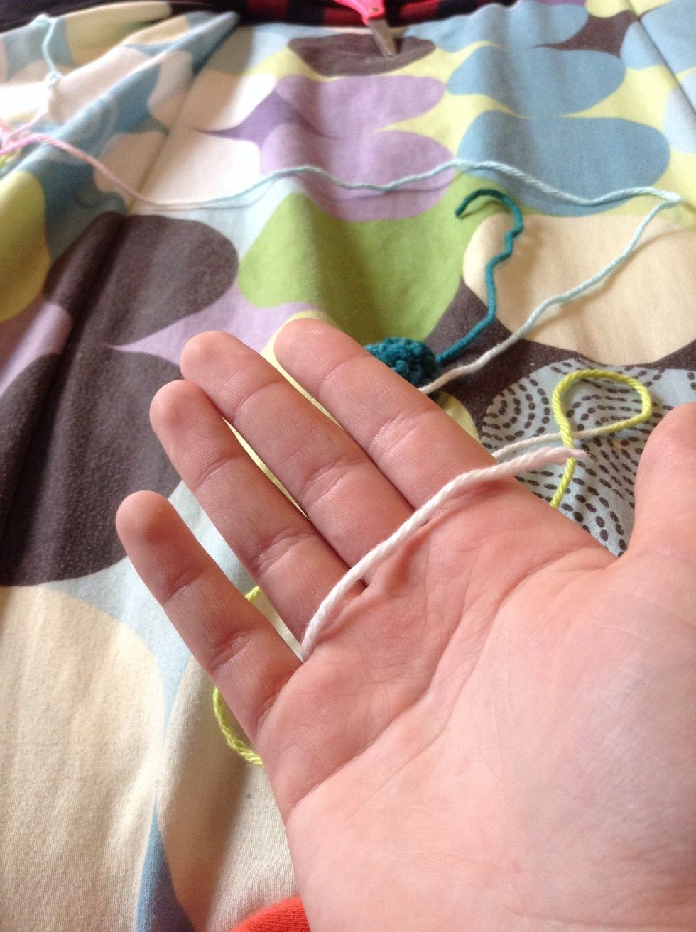 Place the yarn between your fingers i am only using 3 (i think the easiest)