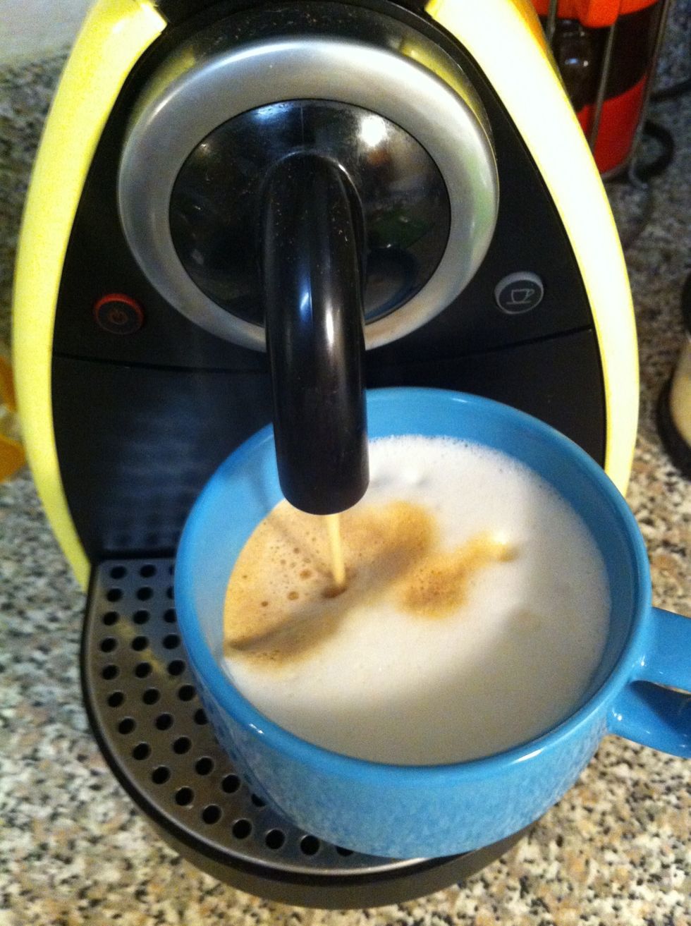 Place under espresso machine that has been prepped either with ground espresso coffee or a capsule. Draw a lungo (more espresso coffee & water than a regular shot of espresso) and stop when desired.