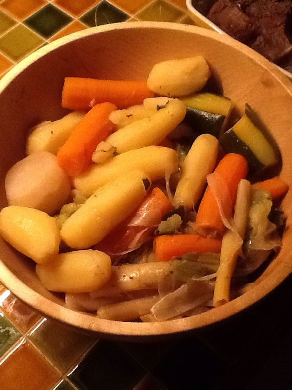 Place vegetables in a salad bowl