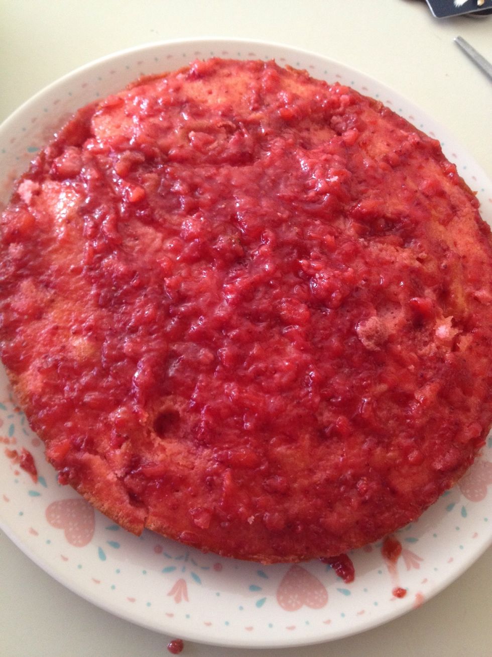 Place your cake, pur\u00e9e side up on a flat plate. (This is both tricky and messy.)