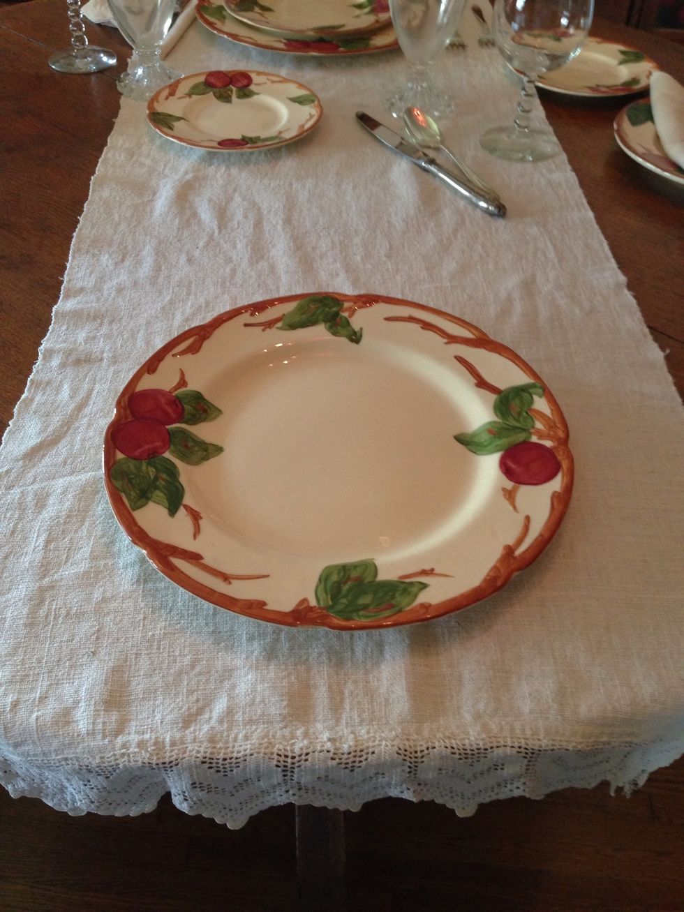 Place your dinner plate on the cloth. Dinner plates are at least 10" in diameter.