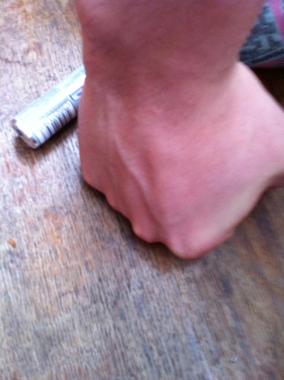 Place your knuckles like this.