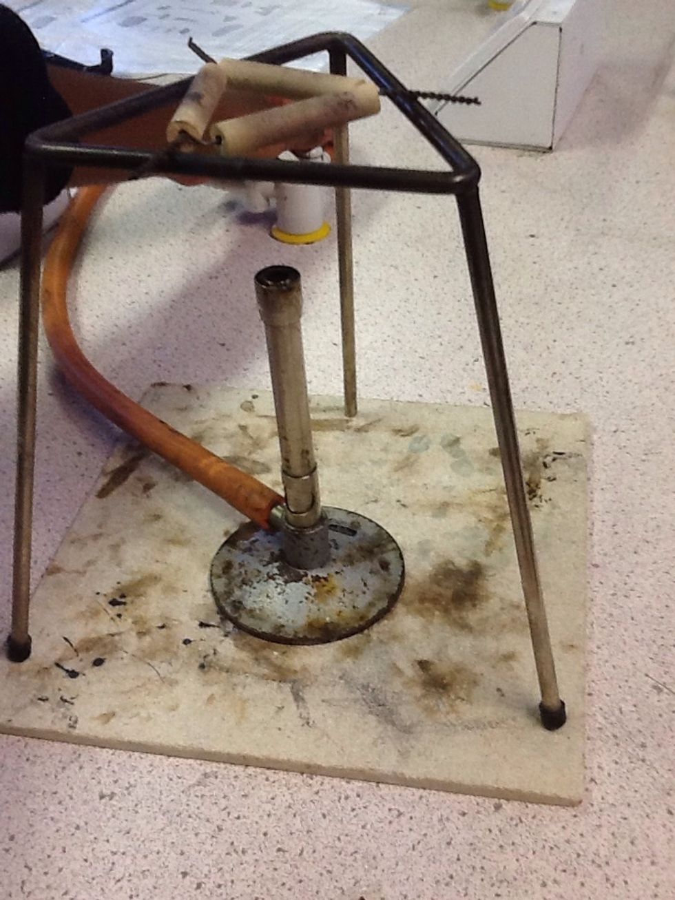 Place your pipestem onto your tripod...