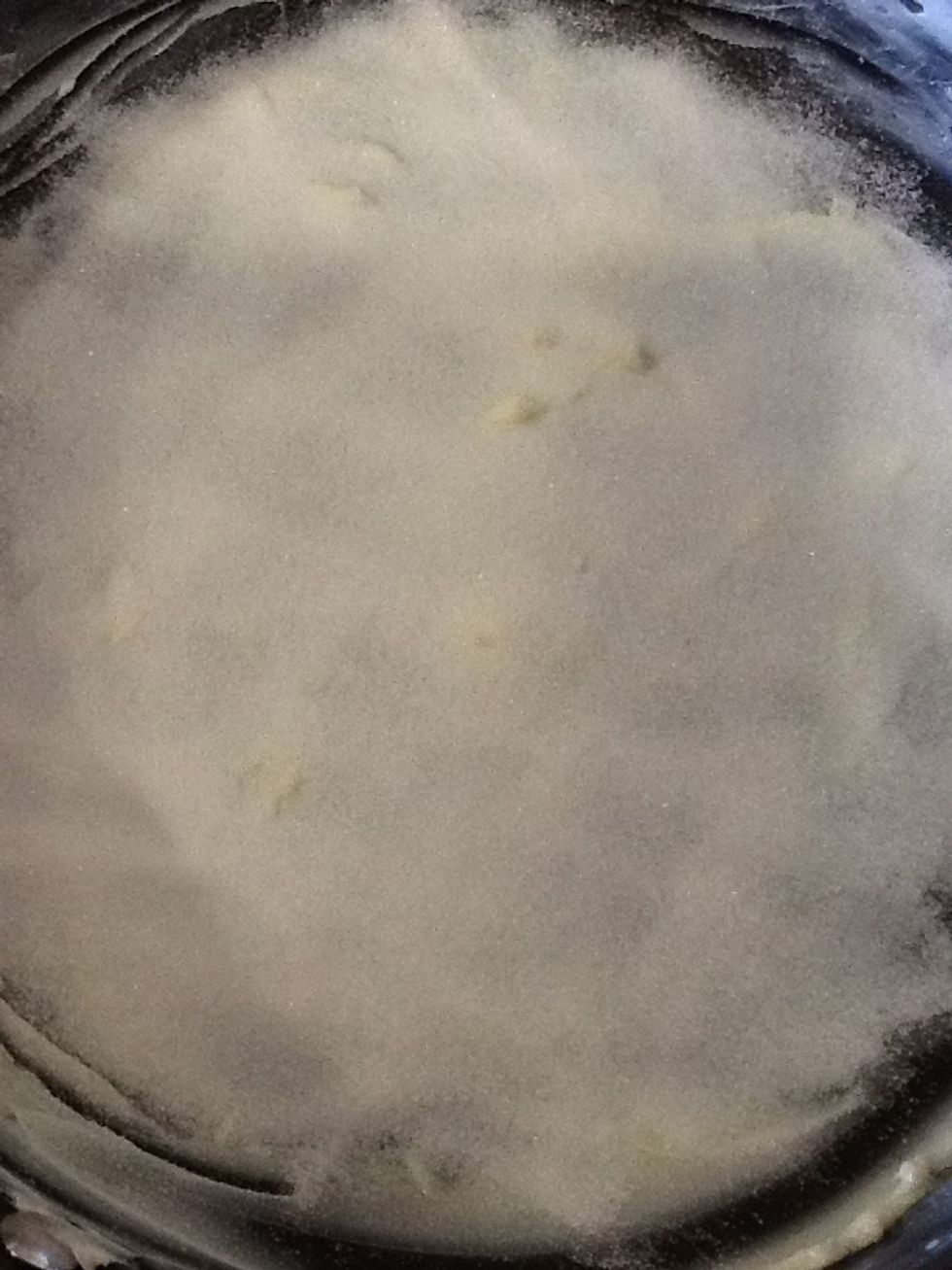 Placer du sucre sur la casserole