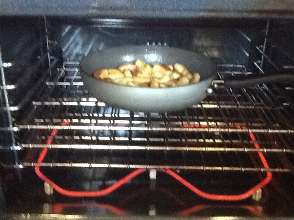 Placer la casserole dans le four pour 20 minutes