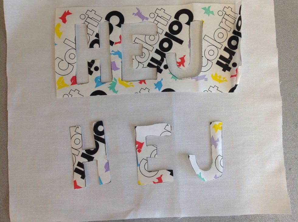 Placera ut motivet p\u00e5 tyget som du vill ha det.