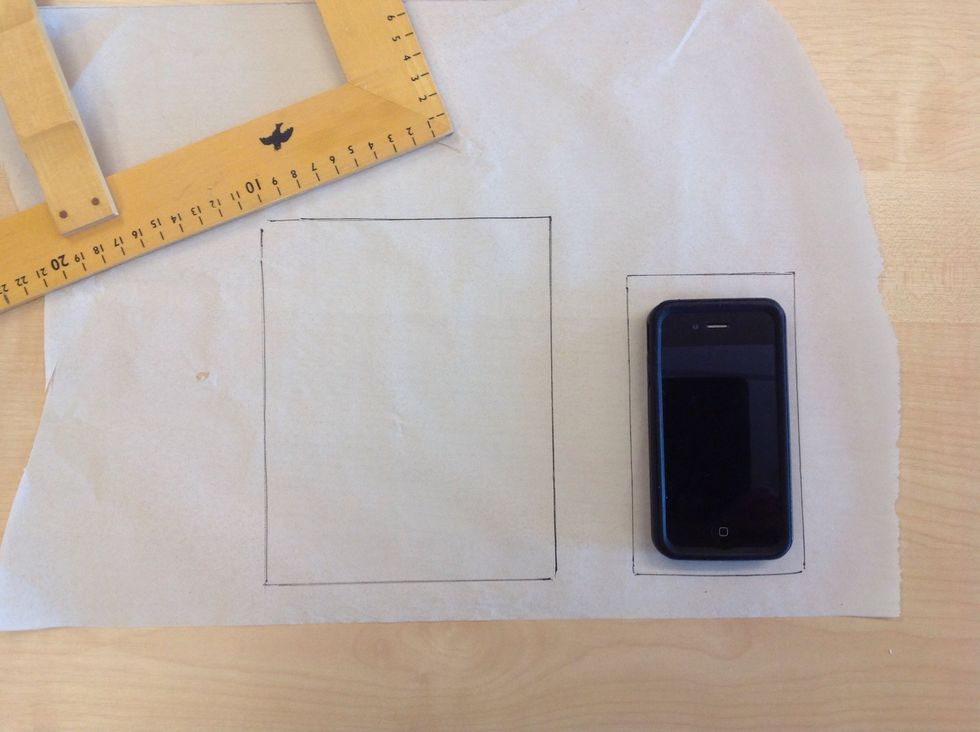 Planera hur stor din ficka ska vara och rita ut p\u00e5 m\u00f6nsterpapper. Anpassa fickan till det du vill f\u00f6rvara i den. G\u00f6r fickan st\u00f6rre \u00e4n du tror, den h\u00f6gra fickan blev f\u00f6r liten till telefonen!