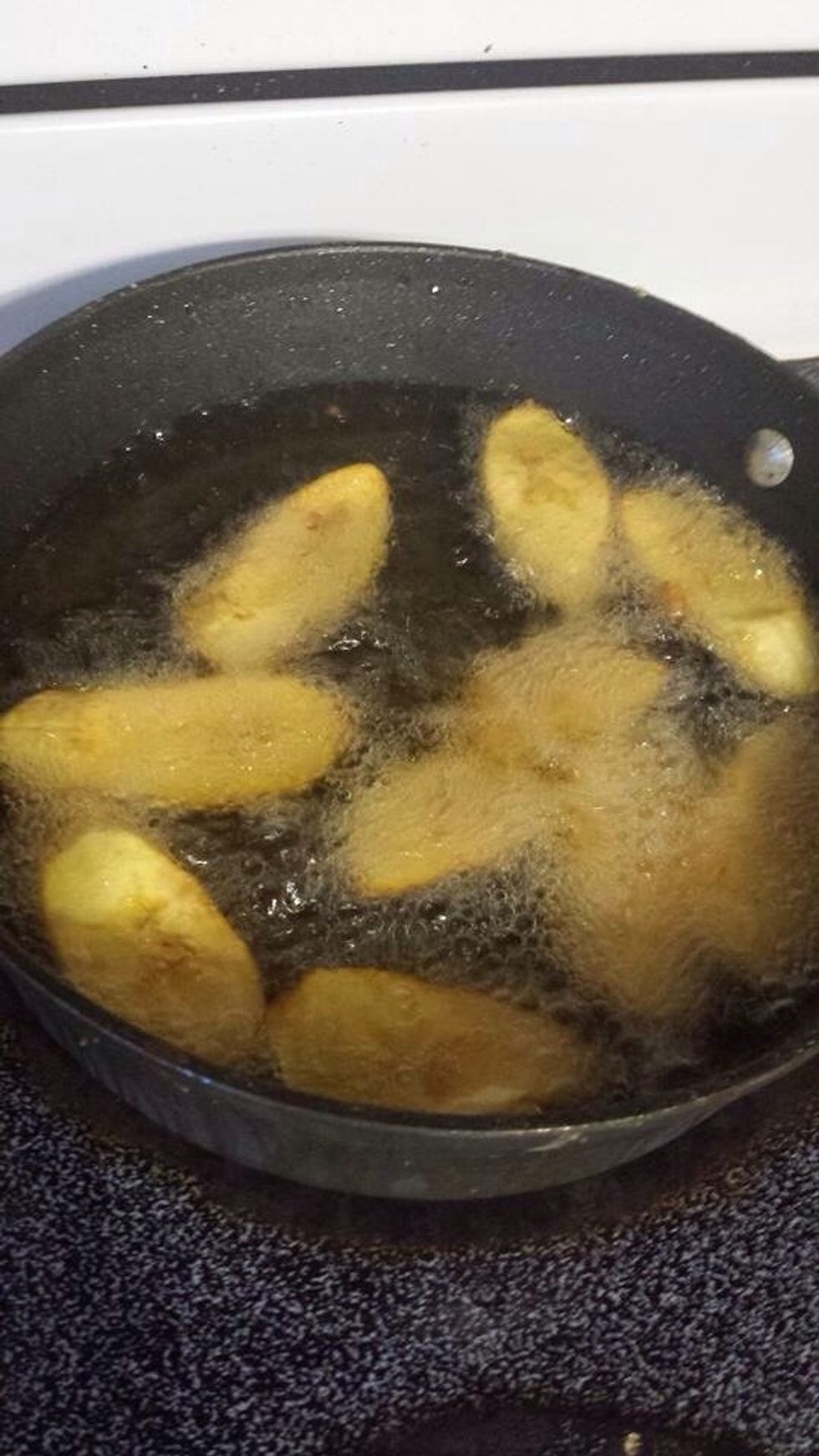 Plantain should float to top if oil is right temp.