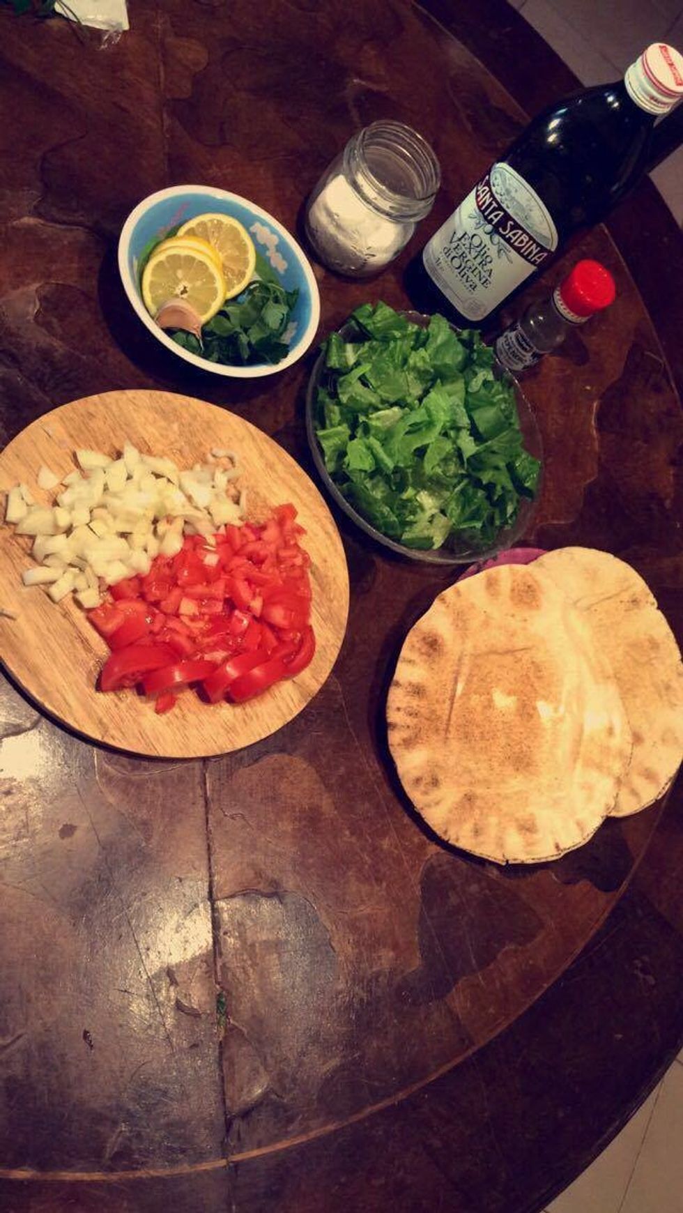 Plat d'origine libanaise: Le fattoush est une salade tres fraiche , dans le meme style que le taboul\u00e9 libanais.