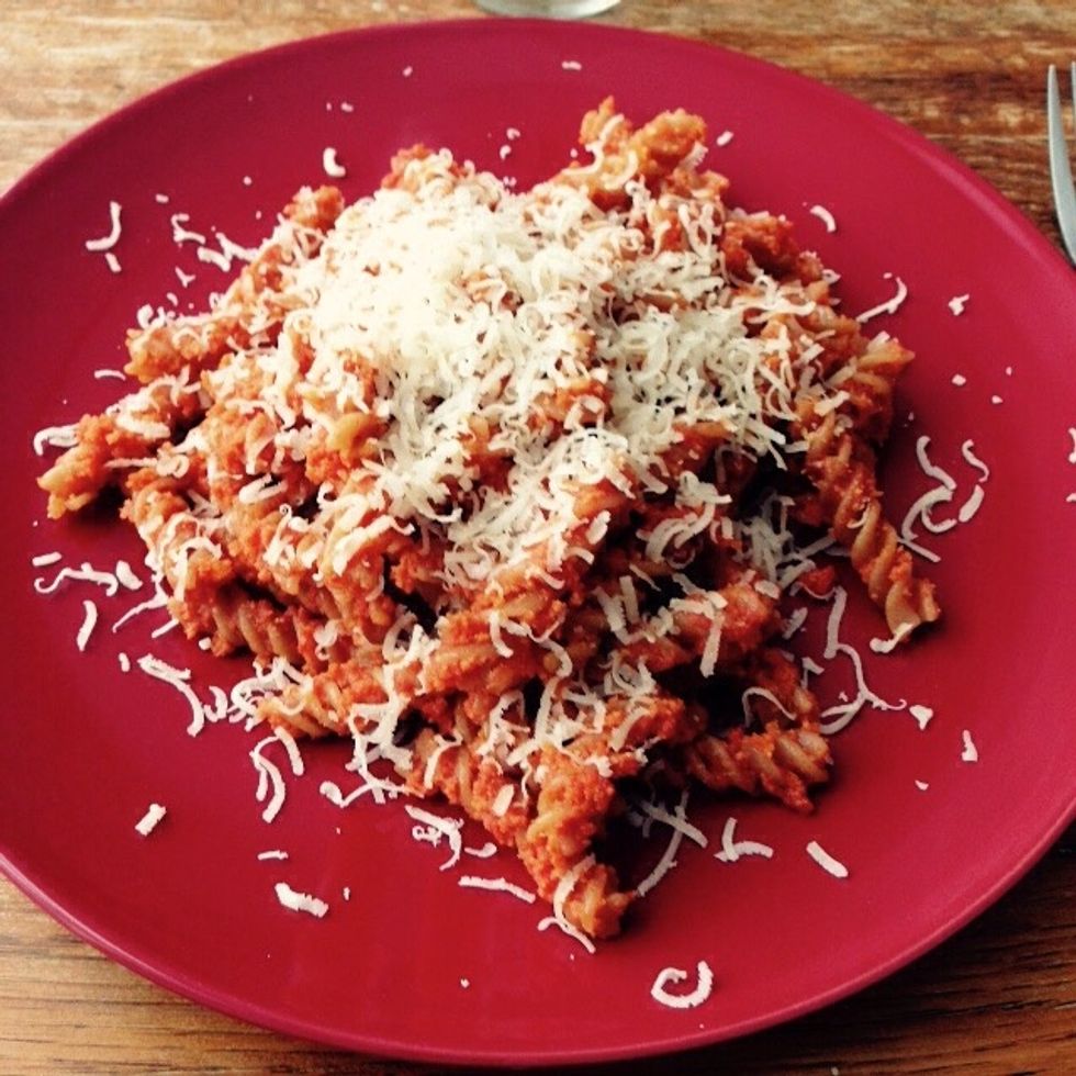 Plate it and add some shaved parmesan on top. The amount of breadcrumbs or lemon zest are up to your taste, if you like it more lemony add some more. Enjoy!
