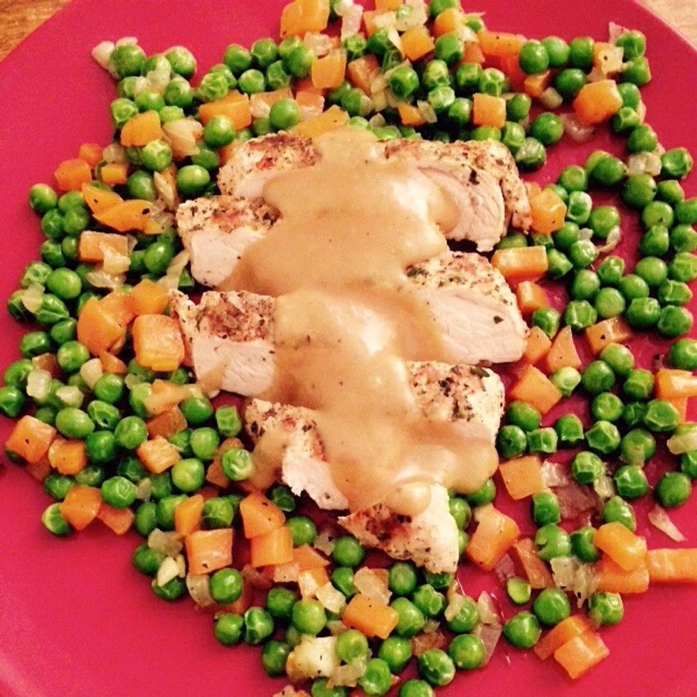 Plating: I like to slice the turkey, 1cm thick and stagger the slices a bit. Add the vegetables around and the gravy on top. But totally up to you, enjoy!