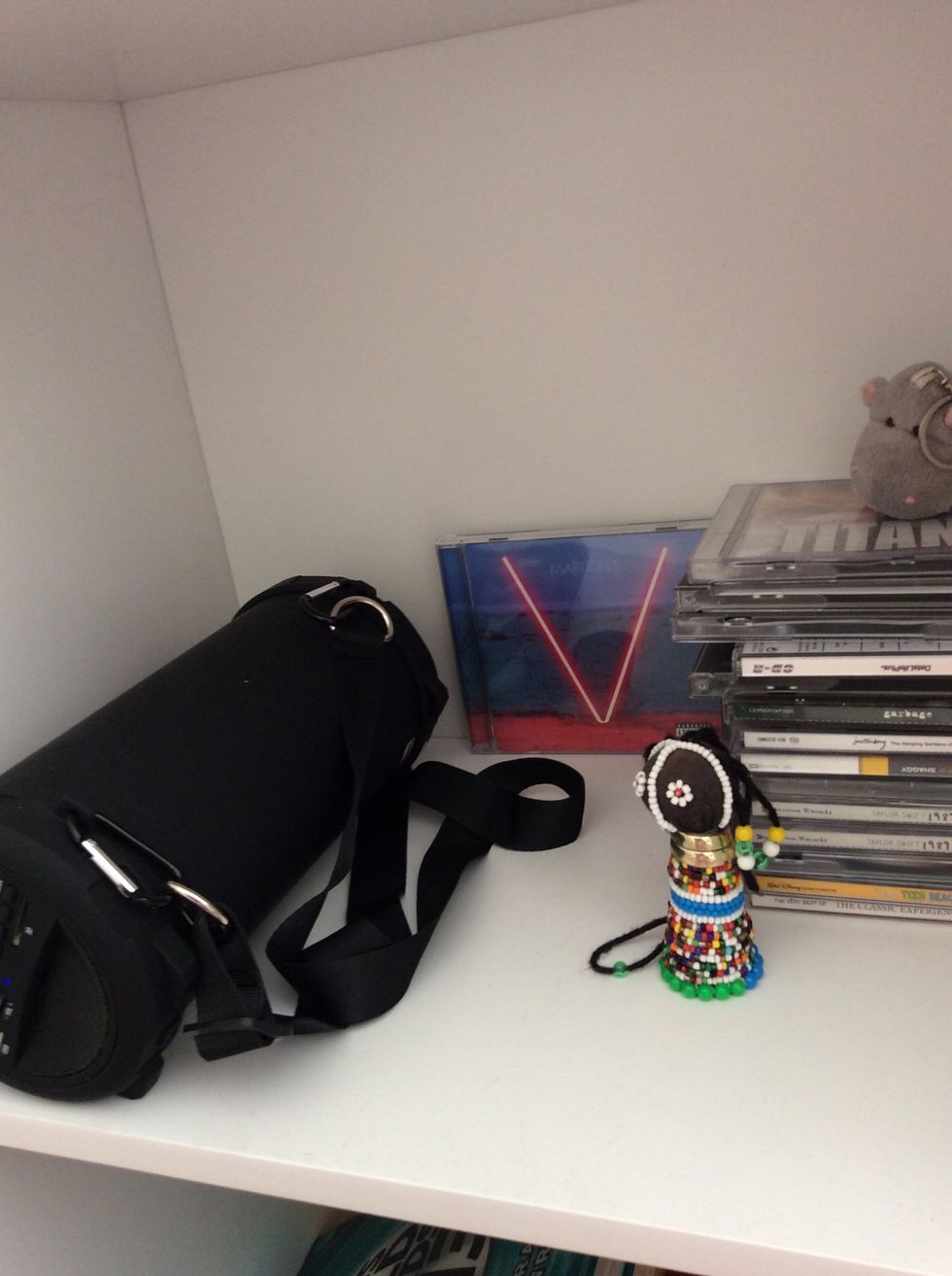 Play music to make packing fun !