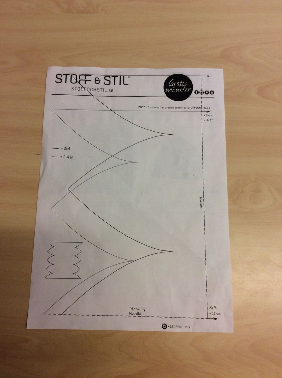 Plocka fram m\u00f6nstret och rita av det p\u00e5 m\u00f6nsterpapper.