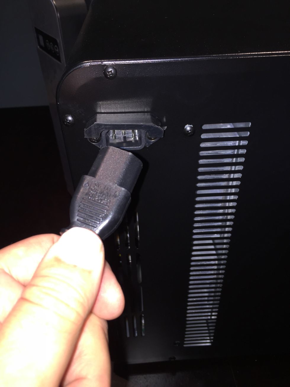 Plug in power cord. Let the unit refrigerate so that it is cold prior to inserting the beer bag.