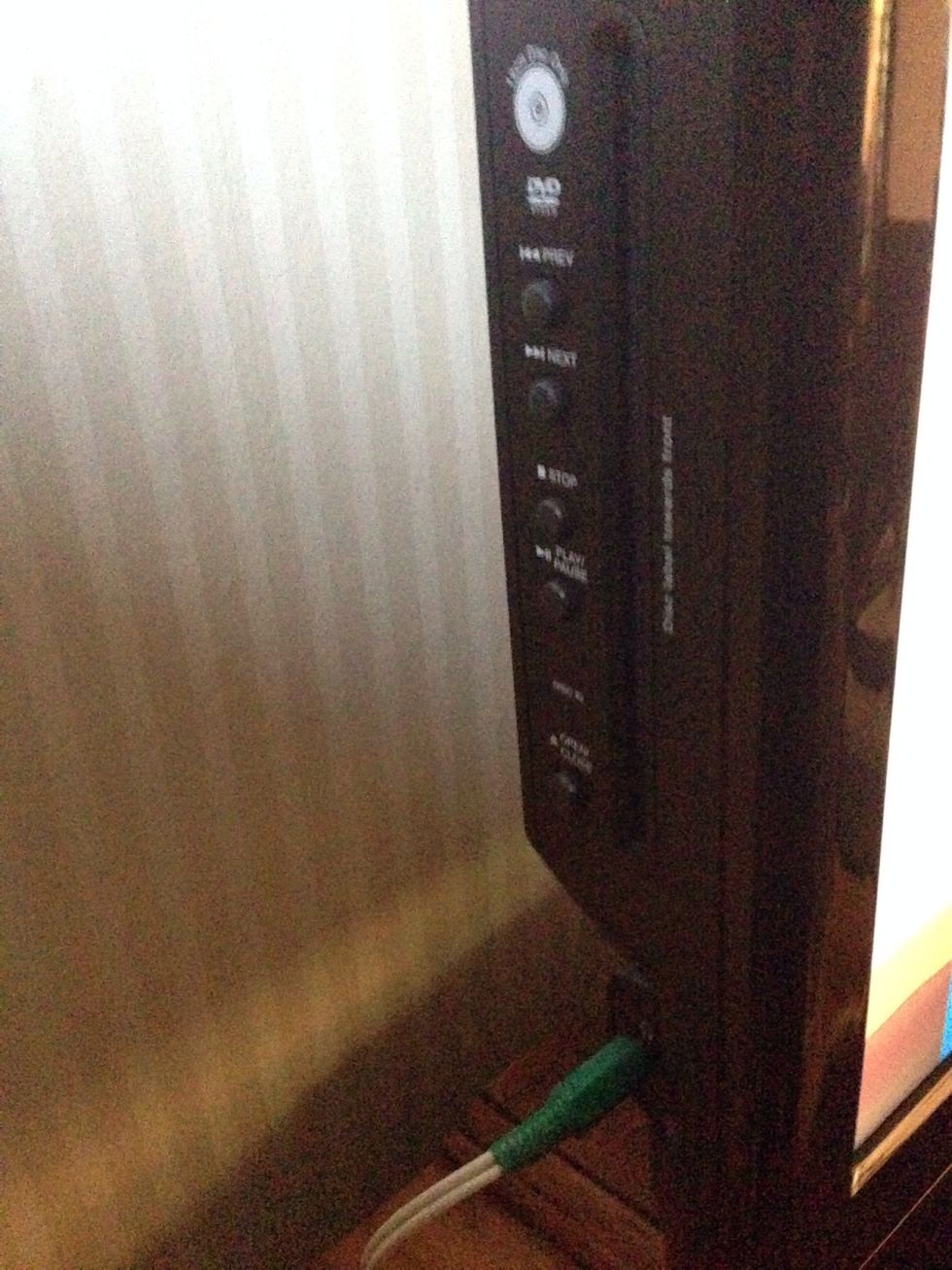 Plug in speakers to TV
