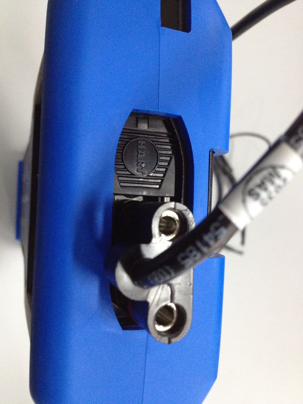 Plug the Connector set into HART terminal at 375/475