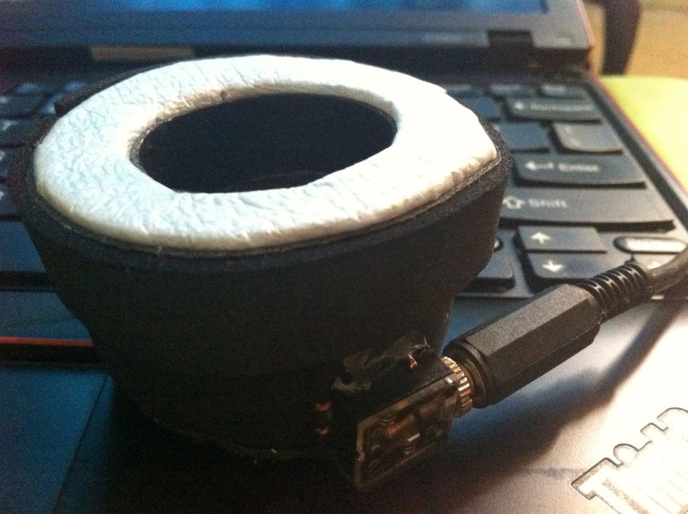 Plug the power jack in to power slot at O ring LED light and diffuser attached