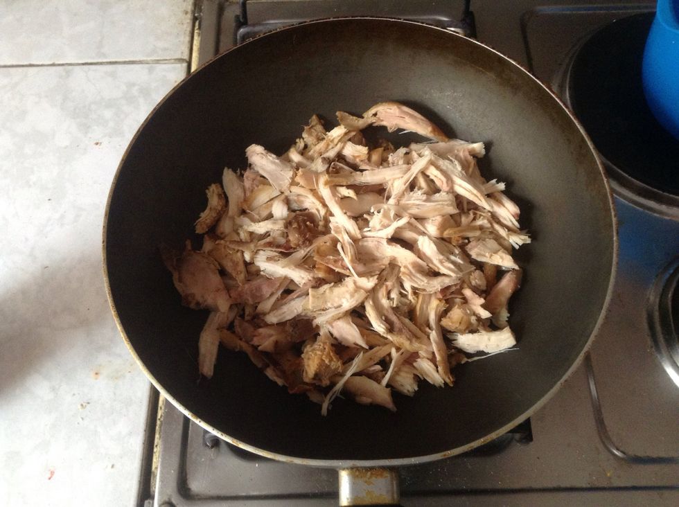 Pollo en la sart\u00e9n con sal y pimienta