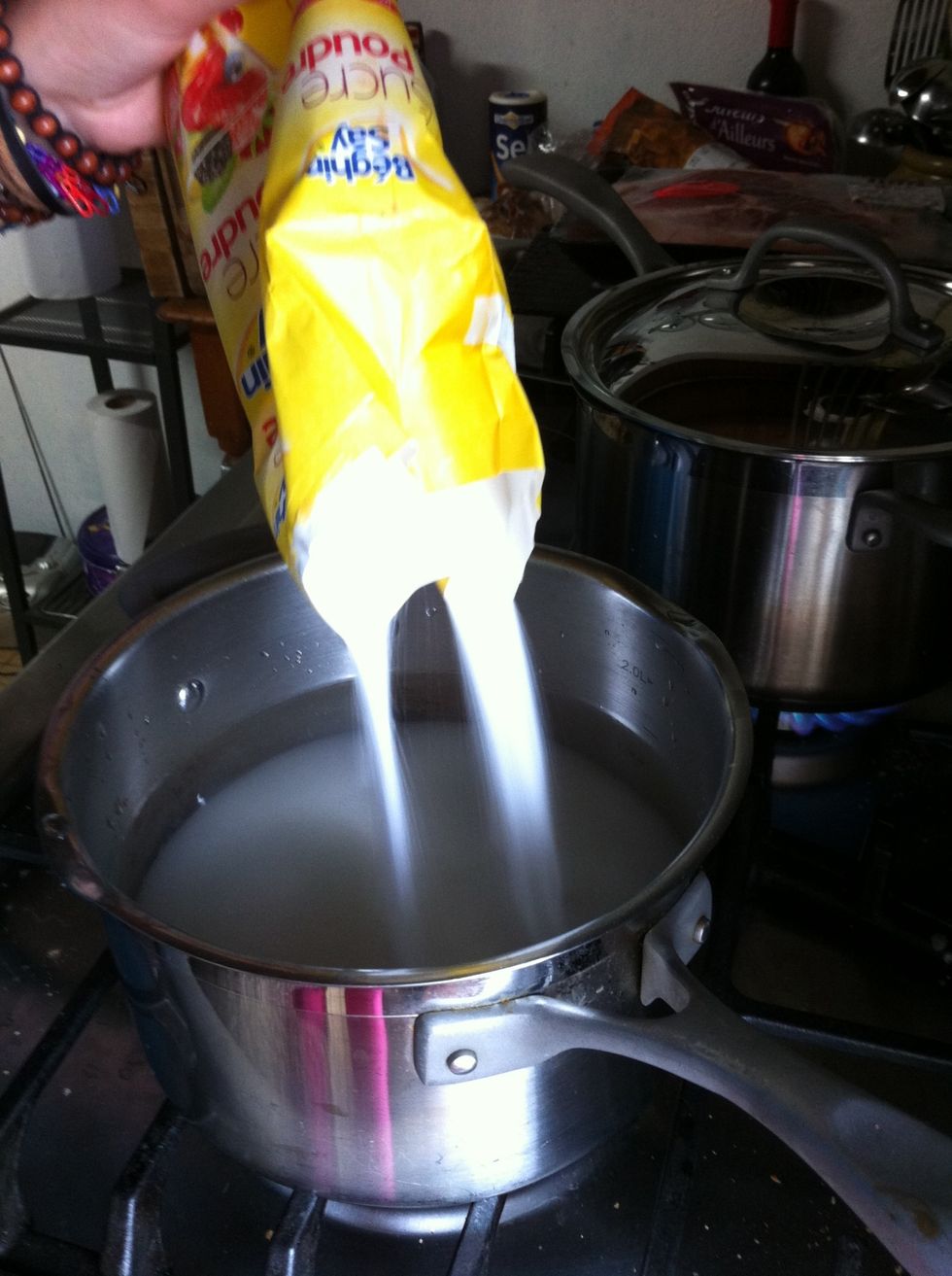 Poor 1kilo of sugar into 1litre of water and put it on, until it boils. Remember to stir constantly ........ It takes about 10 mins or so to boil