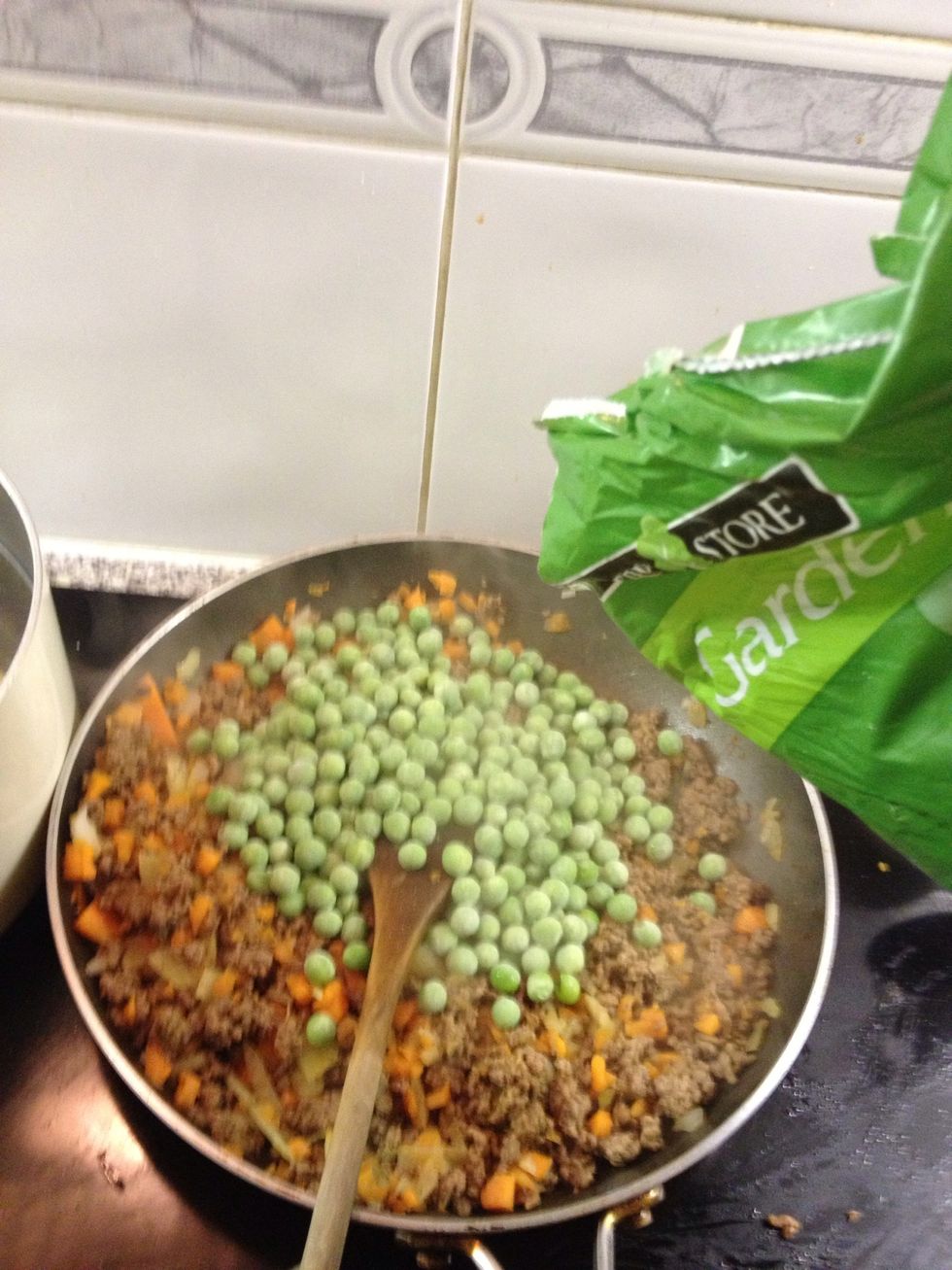 Pop in as many frozen peas as you like. We like lots!