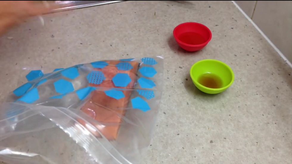 Pop your 2 Salmons into a ziplock bag with 15g of Oil and 15g of honey. A tip is to try and not leave any air inside the ziplock bag. When done start to massage the salmon while it's inside the bag!