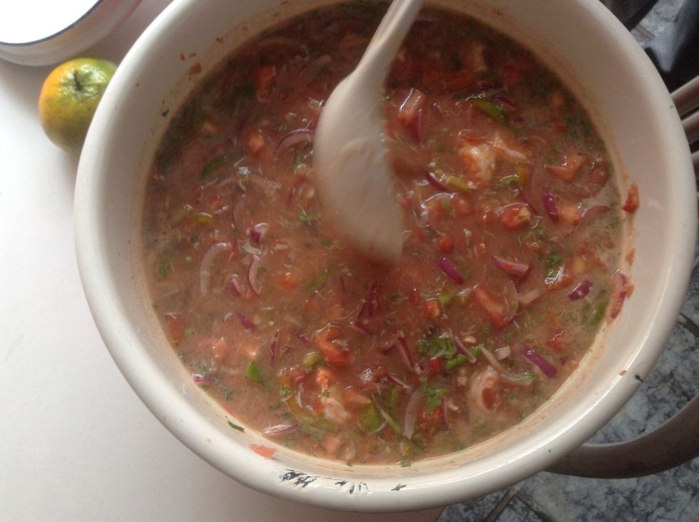 Por ultimo agregamos los camarones,el aceite de oliva y nos 3 limones y esta listo, buen provecho