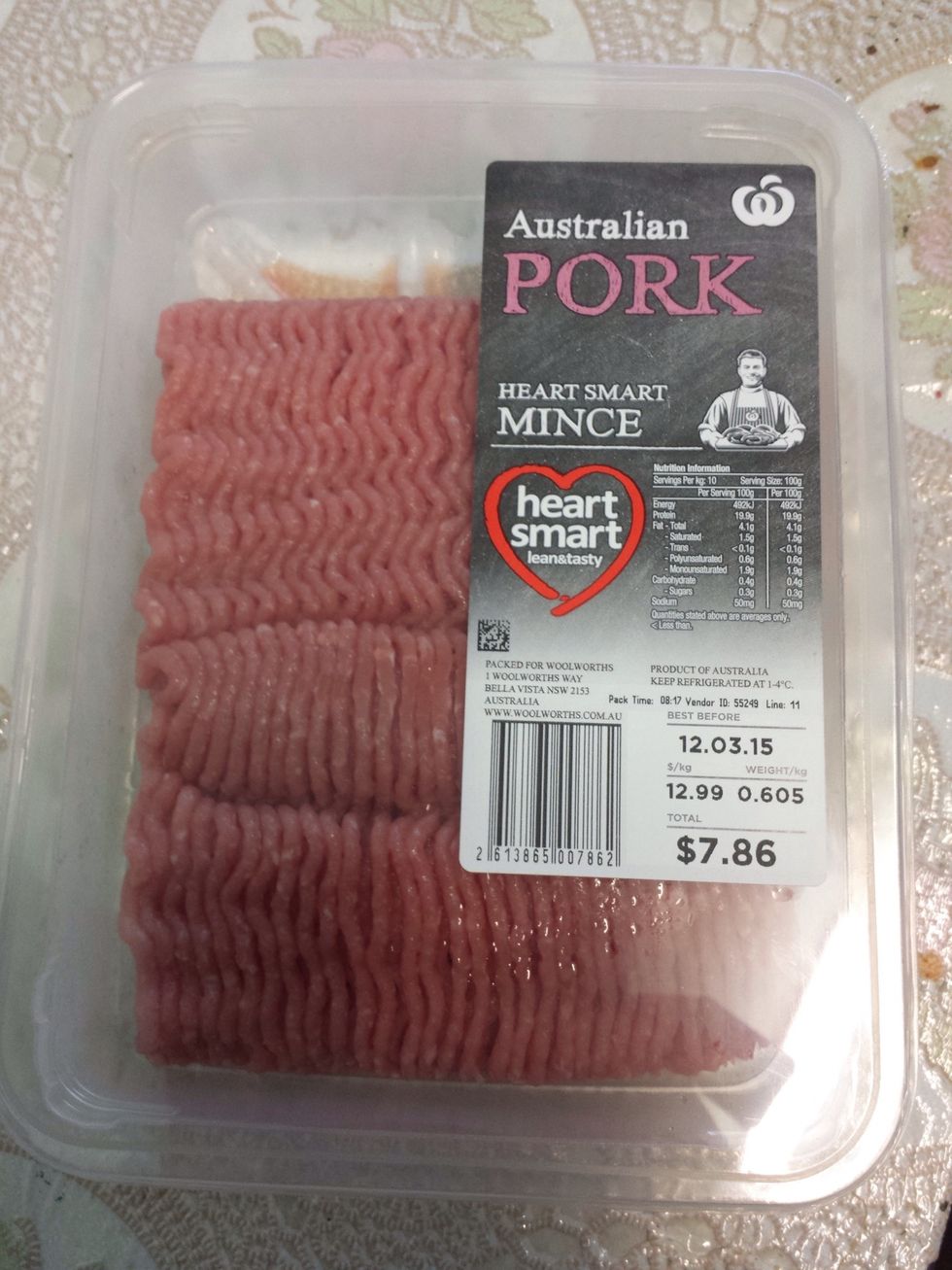 Pork, as most people know, has many great benefits to it. These benefits are protein, zinc, phosphorus, selenium and various B vitamins. Not to mention, pork is really delicious.