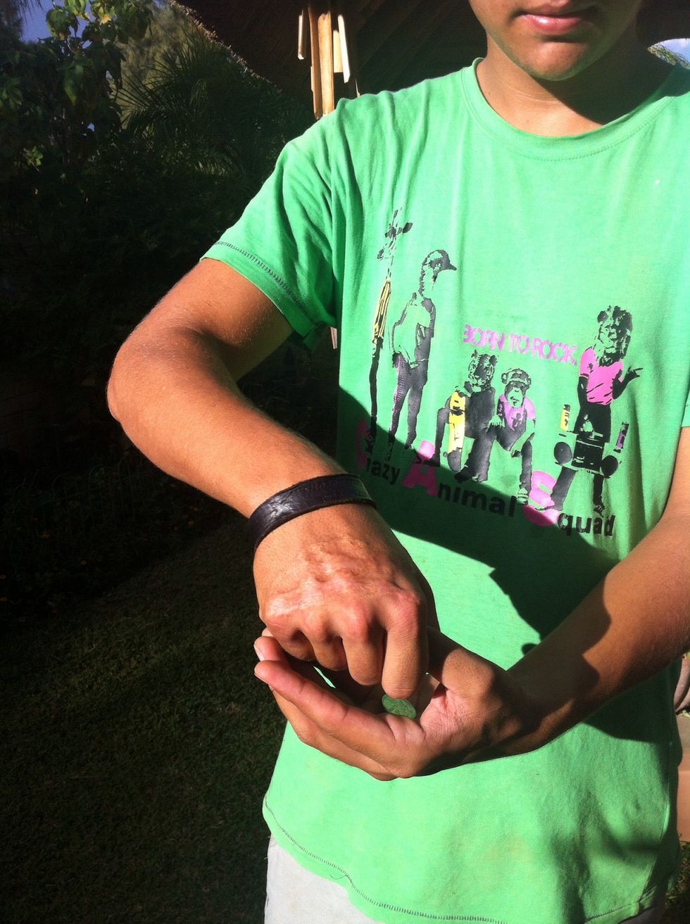 Portends to take coin in his right hand