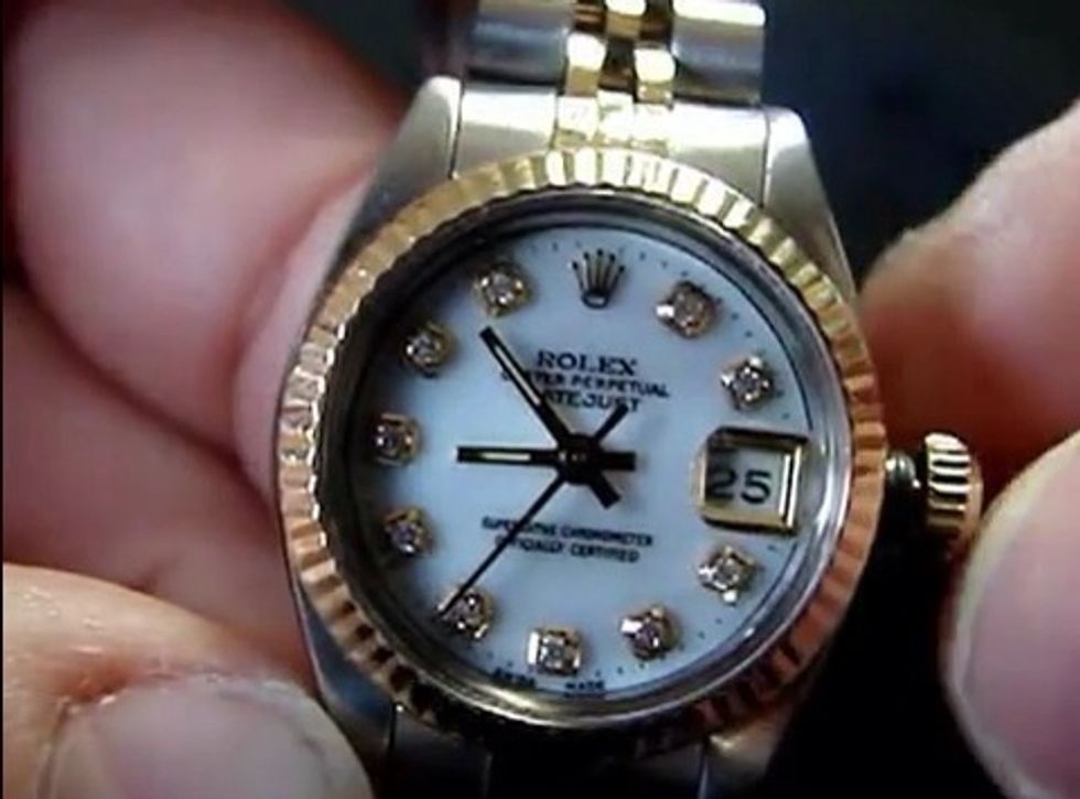 Pos. 3 - Date change position: Crown pulled out to the first notch position for rapidly setting the date by turning the crown clockwise (ladies).