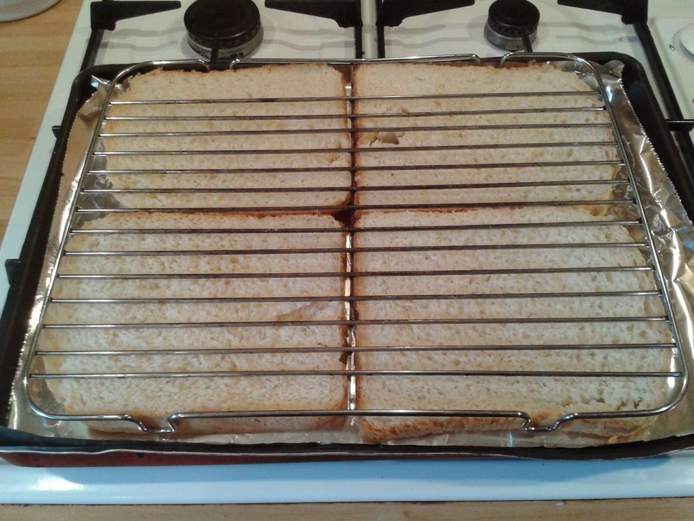 Position a wire rack over the bread slices.