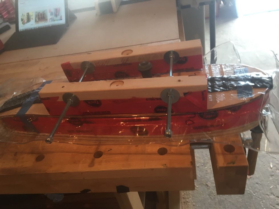 Position the pair of clamping cauls to ensure access to the valve.