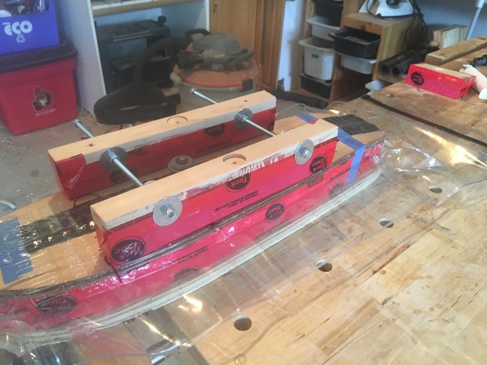 Position the pair of clamping cauls to ensure access to the valve.