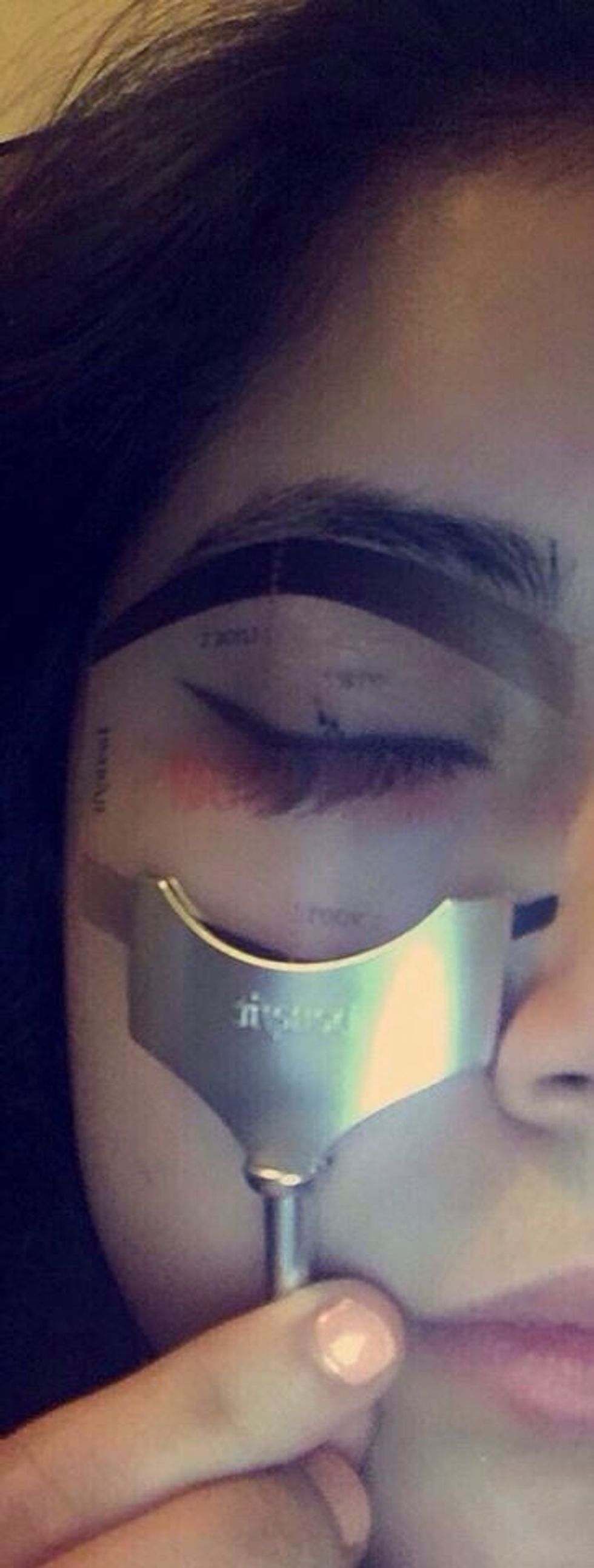 Position the upper edge of the stencil to the base of your brow, and then line up the pink line to the highest point of your eyebrow.