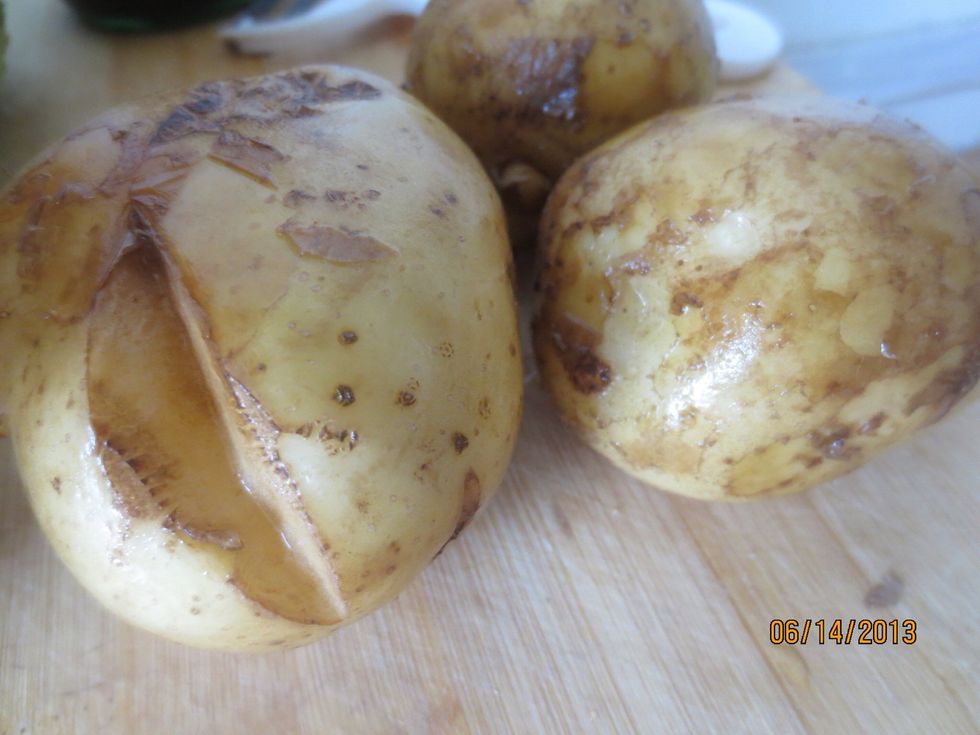 Potato, wash and peel